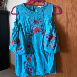 UMGEE Cold shoulder blouse